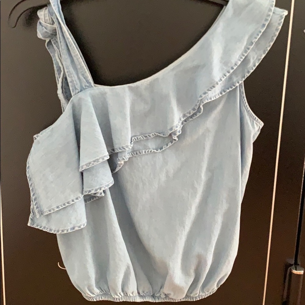One shoulder top